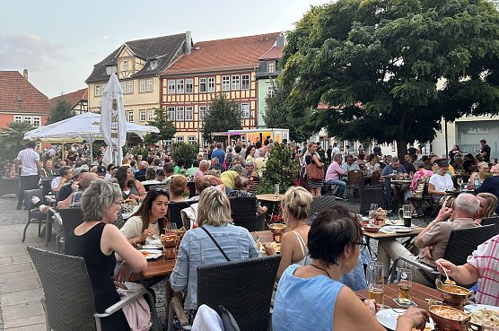 Prall gef&uuml;llter Kornmarkt im letzten Jahr (Foto: Czerniak-City-Management)