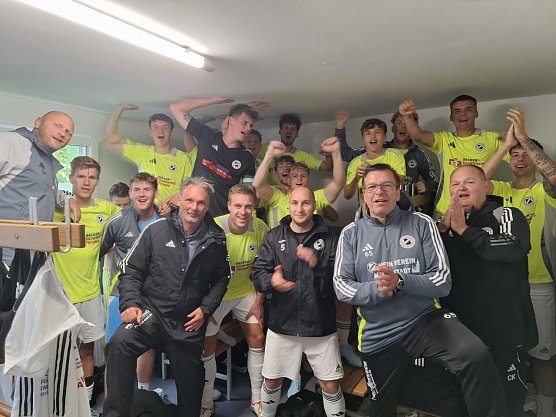 Der FSV Preu&szlig;en kann doch noch jubeln - erster Pflichtspielsieg seit vier Monaten (Foto: Benno Harbauer)