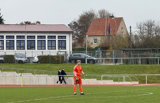 Ein kurioses Bild im Stadion der Freundschaft: Fabrice Harnisch steht im Tor des FSV Preu&szlig;en (Foto: Lars Harnisch)