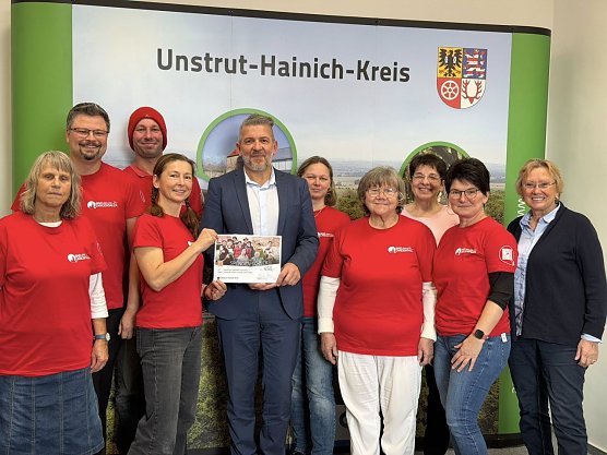 Ein Teil der G&auml;stef&uuml;hrerzunft Bad Langensalza bei Landrat Thomas Ahke  (Foto: Ronja Rothe)