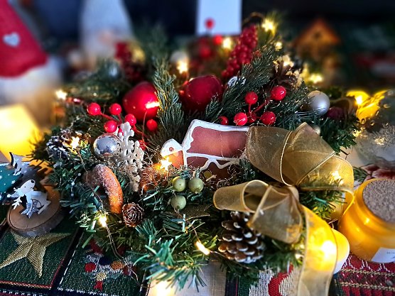 Momentaufnahme aus Nordhausen - Weihnachtsgesteck (Foto: Tina St. Schirmer) Momentaufnahme aus Nordhausen - Weihnachtsgesteck (Foto: Tina St. Schirmer)