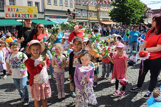 Kinder beim Brunnenfest in Bad Langensalza (Foto: Eva Maria Wiegand)