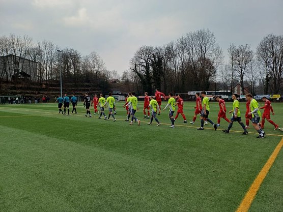 Der FSV Preu&szlig;en (in gelb) beim Gastspiel in Saalfeld (3:3) (Foto: FSV Preu&szlig;en )