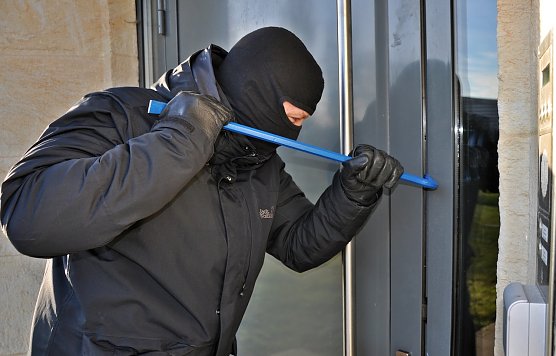 Symbolbild Einbruch (Foto: Pixabay-S_Salow-burglar)