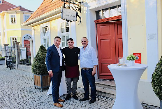 Die Br&uuml;der Toni, Jacky und Franco Hyseni sind zur&uuml;ck in ihrer "Vila Italia"  (Foto: Eva Maria Wiegand)