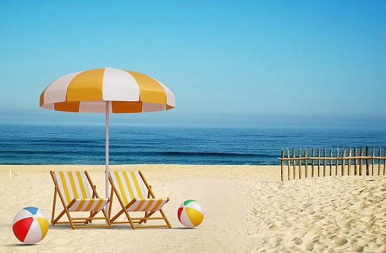 Bild: Strand mit Sonnenschirm und 2 Liegen