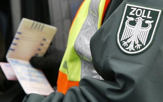 Kontrolle (Foto: Zoll)