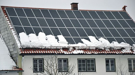 Bild: Dachlawinen bergen Gefahren