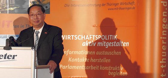 Bild: Botschafter Shi Mingde bei seiner Rede
