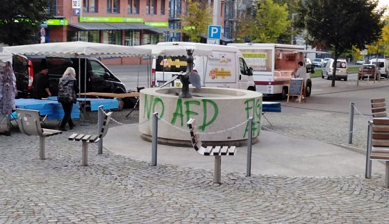 Bild: Geschmiere am Nordh&auml;user Rathaus
