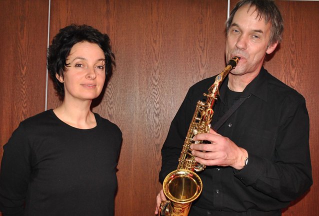 Bild: Die Geschichtenerz&auml;hlerin Antje Horn und der Saxophonist Klaus Wegener gastieren am Baumkronenpfad.  