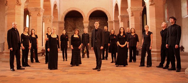 Bild: Der Chor wird von Oliver Burse aus Halle/Saale geleitet. 