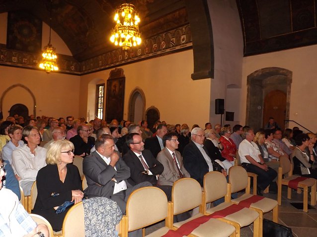 Bild: Die Rathaushalle zeigte sich an diesem Abend gut gef&uuml;llt.