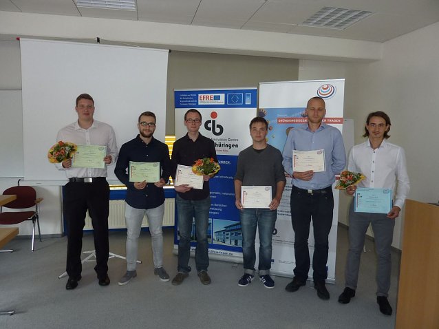 Bild: Alexander Wiedemann, Patrick Hildebrandt (3. Preis), Benjamin Tom, Constantin Csato, Florian Krippendorf (1. Preis), Christian Bauer (2. Preis).   