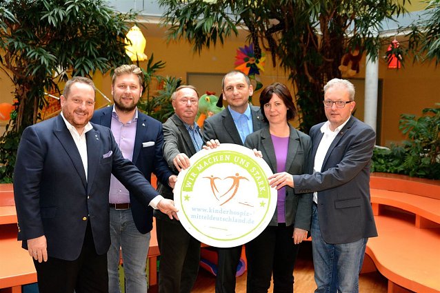Bild: v.l.n.r.: Der neue gew&auml;hlte Vorstand des Kinderhospiz Mitteldeutschland Nordhausen e.V. : Lutz Frischmann, Stephan Masch, Dr. Hans-Peter Ehrentraut-Daut, Gert Bufe, Marion Werner und Klaus-Dieter Heber. 