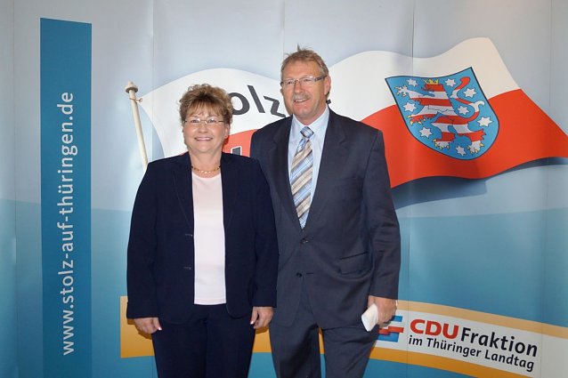 Bild: BU: Landtagsabgeordnete Annette Lehmann, CDU, und Harty Eger aus Herbsleben.  