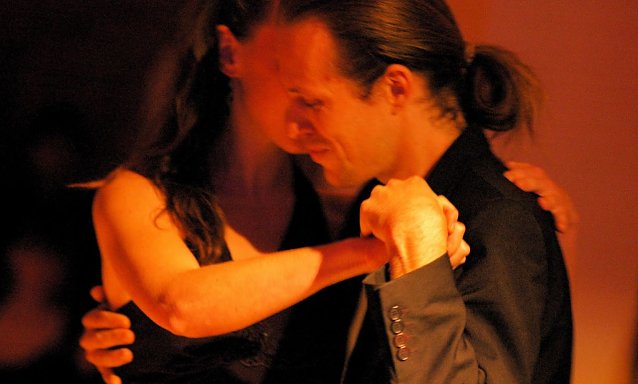 Bild: Auch zu einem Wochenendkurs Tango Argentino kann man sich anmelden.