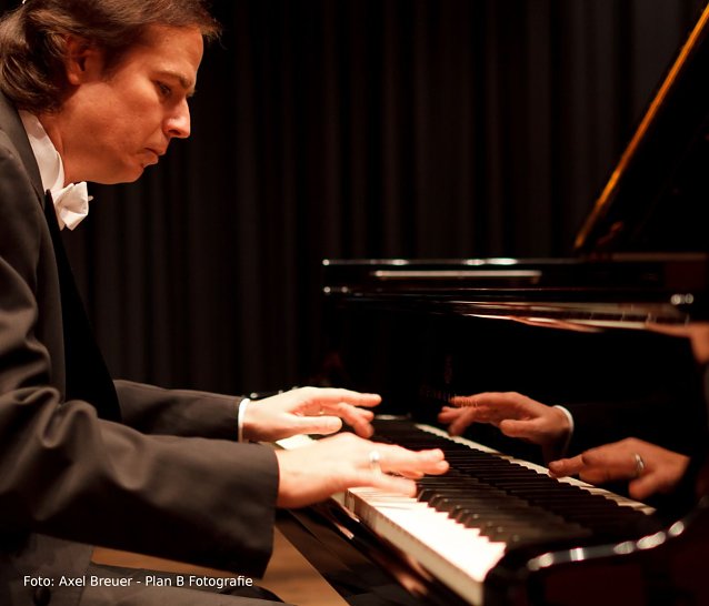 Bild:  Meisterpianist Menachem Har-Zahav