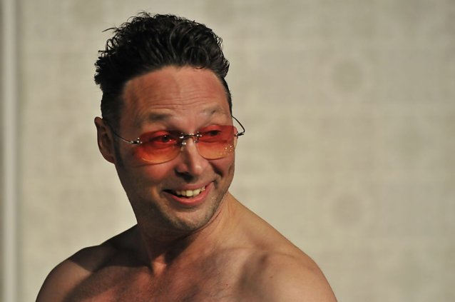 Bild: Aufgrund der gro&szlig;en Nachfrage gibt es eine zus&auml;tzliche Theatervorstellung der Inszenierung Allein in der Sauna