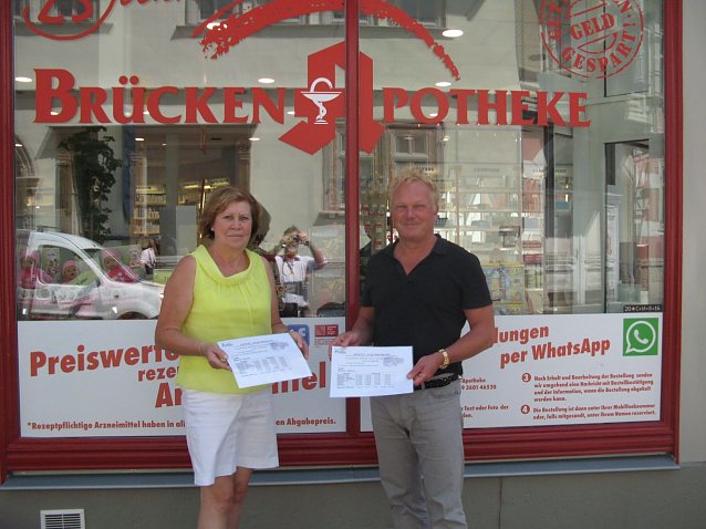 Bild: Dank der Finanzierung durch die Br&uuml;cken-Apotheke wird dieser auch die sechs Wochen der Sommerferien f&uuml;r die Kinder und Jugendlichen in das Freibad Eigenrieden fahren