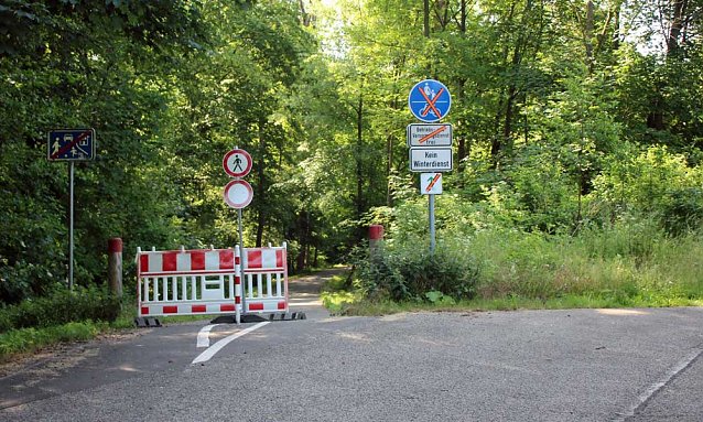Bild: F&uuml;r Radfahrer und Fu&szlig;g&auml;nger Umleitung &uuml;ber den Possen