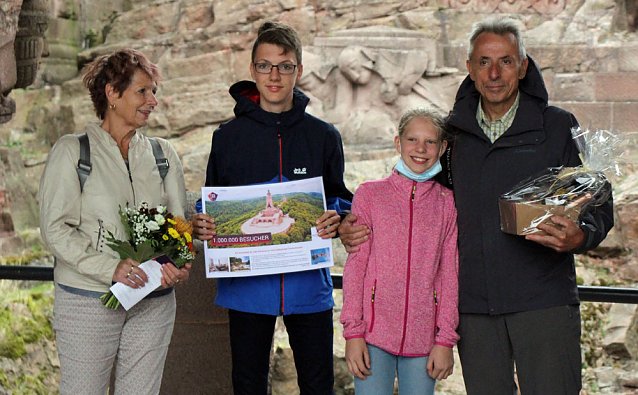 Bild: Einmillionster Besucher am st&uuml;rmischen Kyffh&auml;user-Denkmal