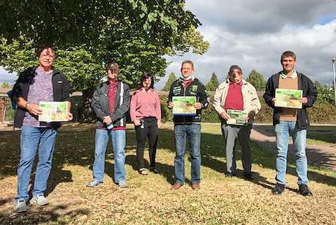 Bild:  (v.l.): Hans-Georg Sch&uuml;ler (Vorsitzender KGV Schneidem&uuml;hlenweg), Jessica D&ouml;ring (Mitarbeiterin Landratsamt), J&uuml;rgen Schuller (Vorsitzender KGV Am S&uuml;lzenberg), Horst Huschke (Vorsitzender KGV 1940 Seebach) und Alexander Pech (Vorsitzender KGV Thomas-M&uuml;ntzer)