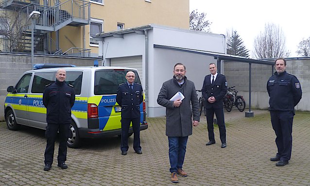 Bild: v. l.n.r.: Stadtbrandmeister Dierbach, EPHK Theuerkauf, B&uuml;rgermeister Matthias Reinz, PR  R&ouml;diger, PHK Tobien