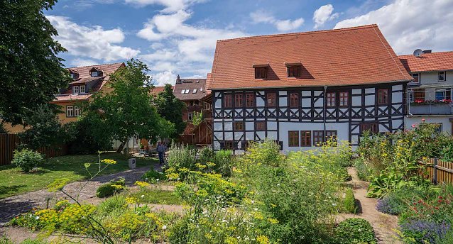 Bild: Der Apothekergarten am Apothekenmusem im Haus Rosenthal � der perfekte Platz f&uuml;r ein Insektenhotel