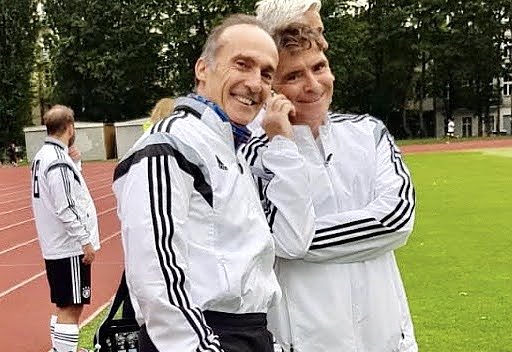 Bild: Vor dem Spiel gegen Team Eichsfeld am 8.9.2020: Kurth mit Turn-Weltmeister und MdB Eberhard Gienger.