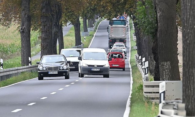 Bild: Im zweifel nie - riskante &Uuml;berholman&ouml;ver sorgten 2020 f&uuml;r 16.000 Verletzte und 277 Tote