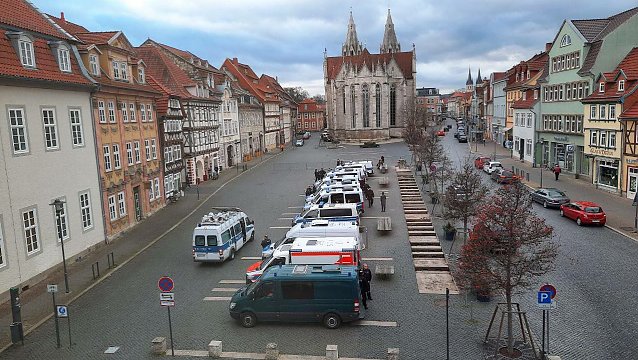 Bild: Polizei bezieht auf dem M&uuml;hlh&auml;user Untermarkt Stellung