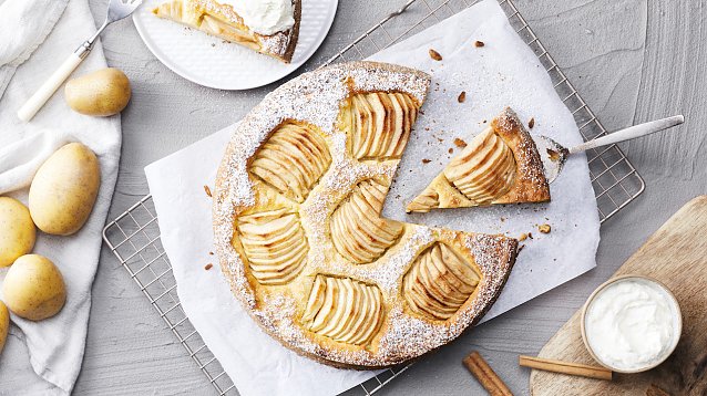 Bild: Einfach mal ausprobieren: Einen Teil Mehl durch mehligkochende Kartoffeln beim Backen ersetzen �Kuchen und Teilchen werden dann besonders saftig und bekommen eine zart-gelbe Farbe.