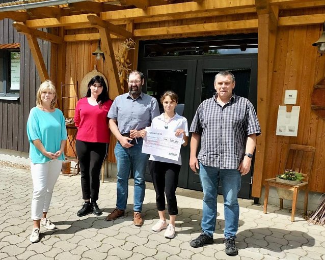Bild: v.r.: Frank Baumgarten, Olga Smetana, Thomas M&ouml;rstedt, Oksana Lystopadska, MdL Cordula Eger