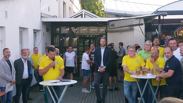 Bild: Viel Jubel und Trubel gestern Abend in Thamsbr&uuml;ck zum Vereinsjubil&auml;um