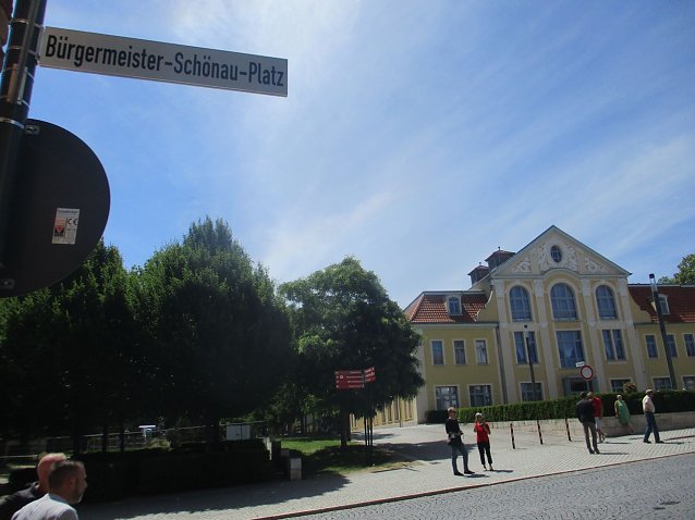 Bild: Einweihung des B&uuml;rgermeister-Sch&ouml;nau-Platzes