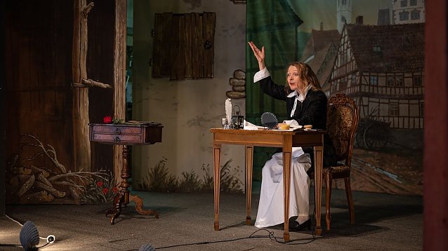 Bild: Cora Chilcott pr&auml;sentiert Shakespeare und seine Meisterwerke 
