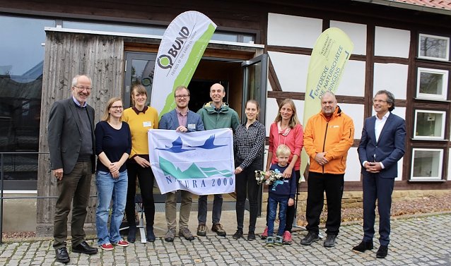 Bild: Pr&auml;mierung der Gewinner im Rahmen der Challenge. Mit BUND Th&uuml;ringen und Th&uuml;ringer Umweltministerium 1. v.li. Dr. Sch&auml;fer)