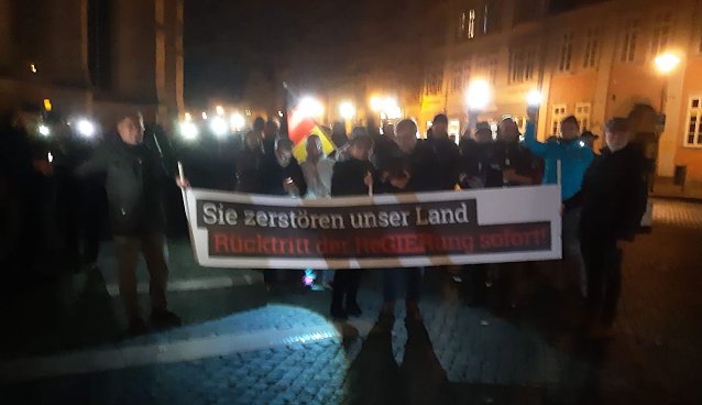 Bild: Transparent mit der Hauptforderung der M&uuml;hlh&auml;user Demonstranten 