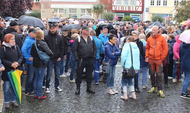 Bild: Ein breites Parteien-B&uuml;ndnis will die Langensalzaer B&uuml;rger nicht im Regen stehen lassen und l&auml;dt zum "Dialog gegen die Angst" ein.