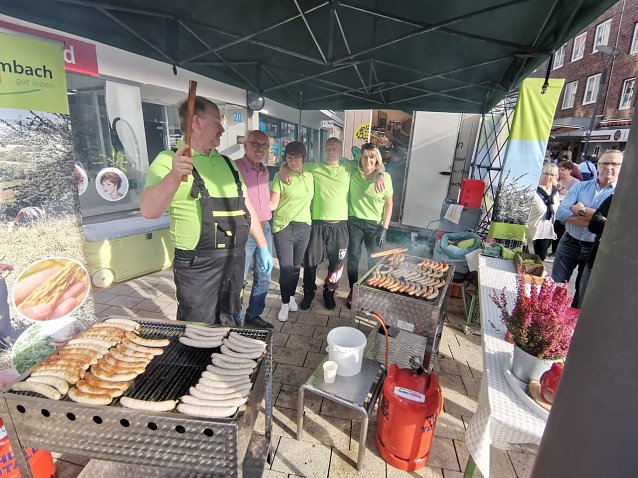 Bild: Die Mitarbeiter des Gut Sambach und Dr. Feind beim Hansefest in Wesel