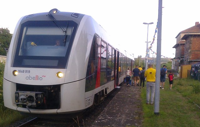 Bild: IG Unstrutbahn 2022, Zug in Ro&szlig;leben anl&auml;sslich des Unstrutbahnfestes