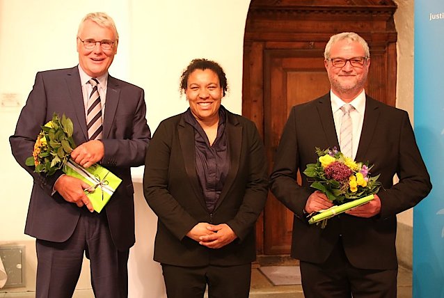 Bild: (von links): Henning Horstmeier, Ministerin Doreen Denst&auml;dt und Matthias H&auml;cker-Rei&szlig;  