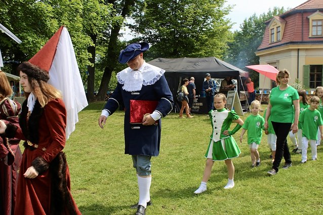 Bild: Feingewandeter B&uuml;rgermeister der Stadt Sondershausen, Steffen Grimm, beim Residenzfest 2022