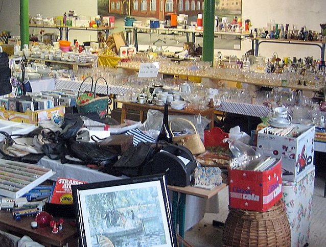 Bild: Flohmarkt am Schloss in Heringen