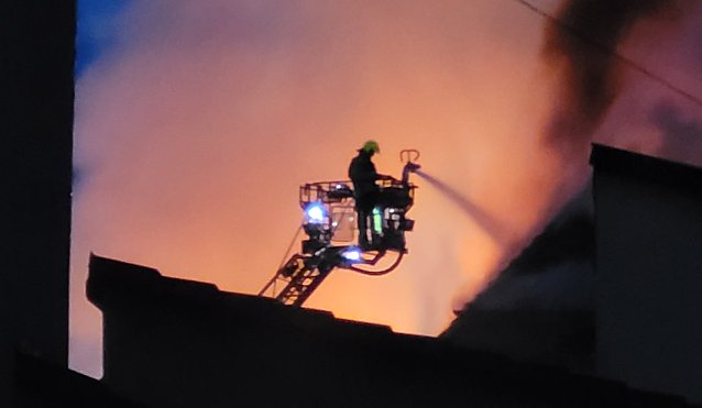 Bild: L&ouml;scharbeiten gestern Abend in Oberdorla