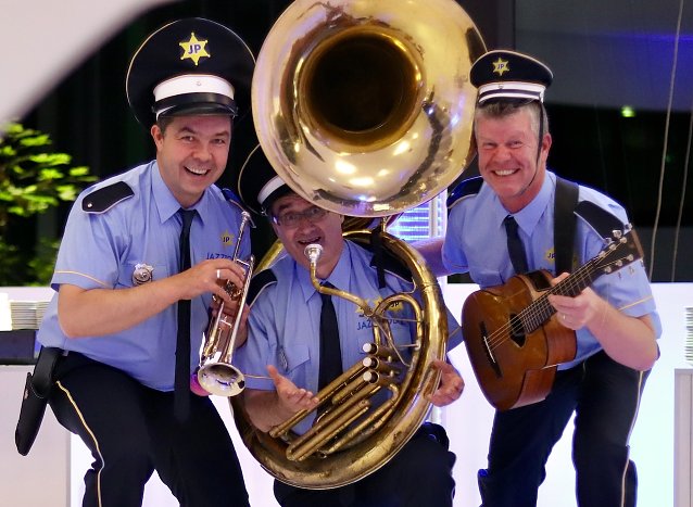 Bild: Lohnt allein schon das Kommen am Freitag: die drei unbarmherzig komischen Jazzpolizisten 