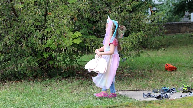 Bild: Kleine Elfen und Feen eroberten gestern den Schl&ouml;sschenpark