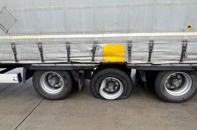 Bild: Besch&auml;digter LKW