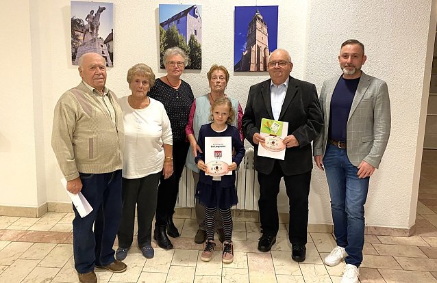 Bild: Preistr&auml;ger des diesj&auml;hrigen Blumenschmuck Wettbewerbs mit dem B&uuml;rgermeister im Kultur- und Kongresszentrum 